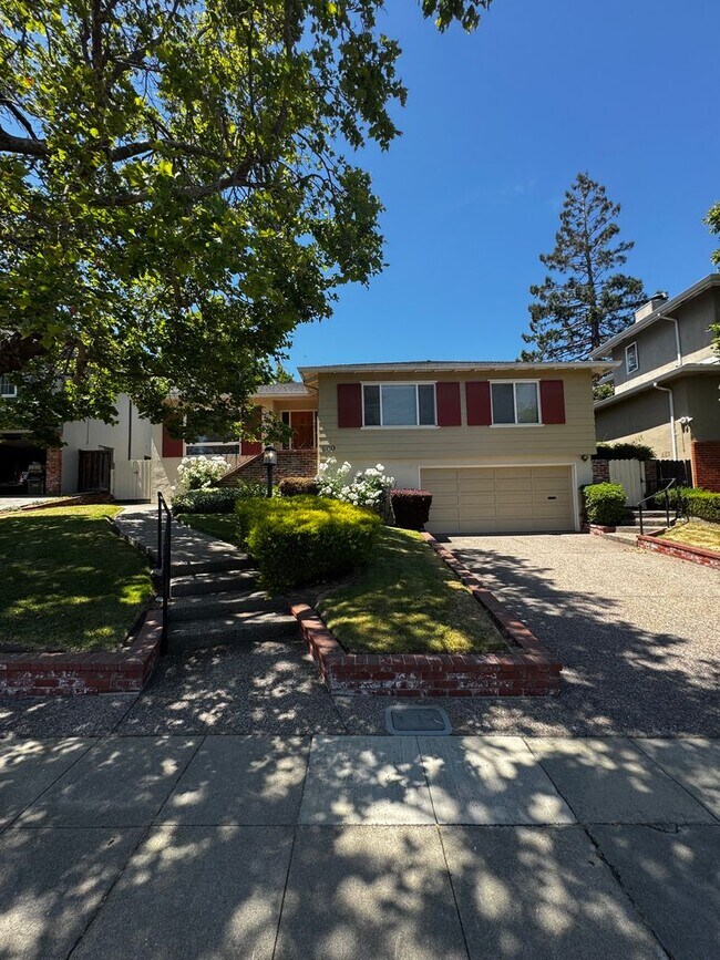Charming Home in Coveted Baywood Neighborh... - Charming Home in Coveted Baywood Neighborh...