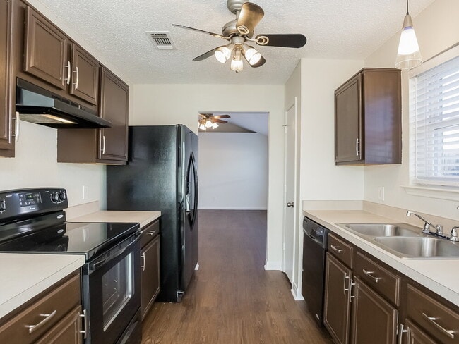 Photo - 2370 Stagecoach St