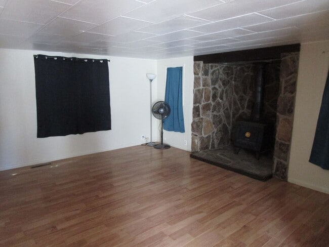 Photo - *APPLICATIONS PENDING* 3 Bedroom Home on 3/4 Acre - Available Soon!