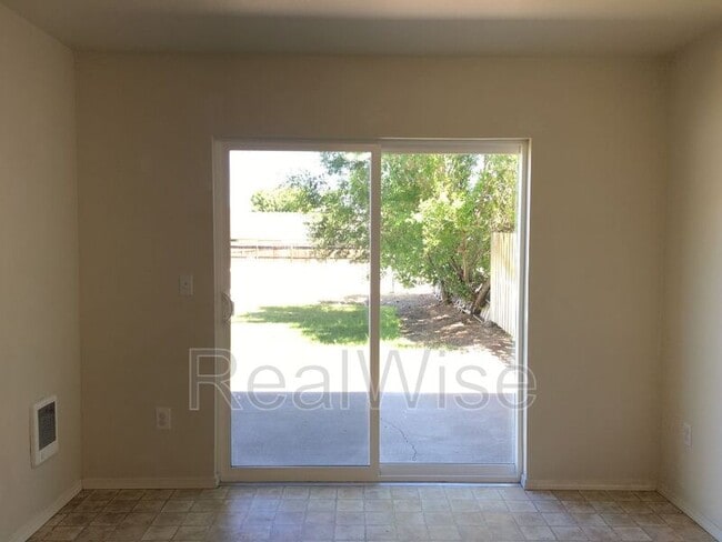 Photo - 1931 NW Larch Spur Ct