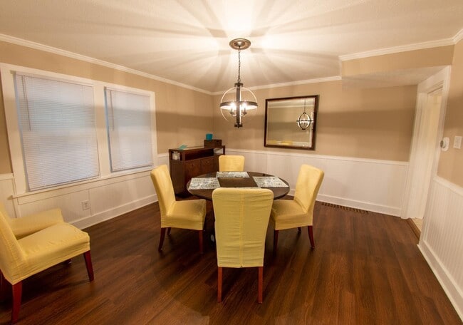 Photo - 109 S Russell Ave