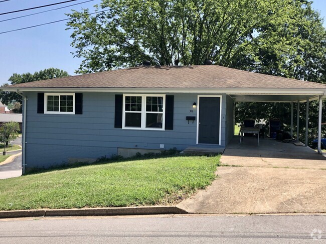 Building Photo - 312 Crestview Dr Rental