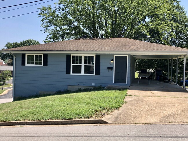 Photo - 312 Crestview Dr House
