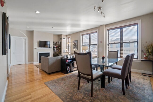 Photo - 1723 Washington St Unit 402