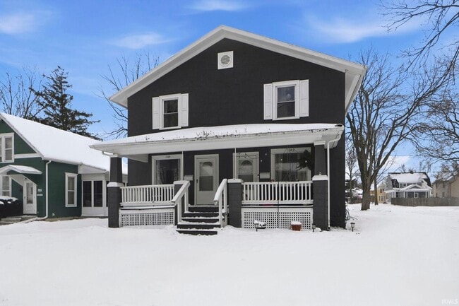 Building Photo - 3 bedroom available for immediate move i! Unit 1104 Elmwood