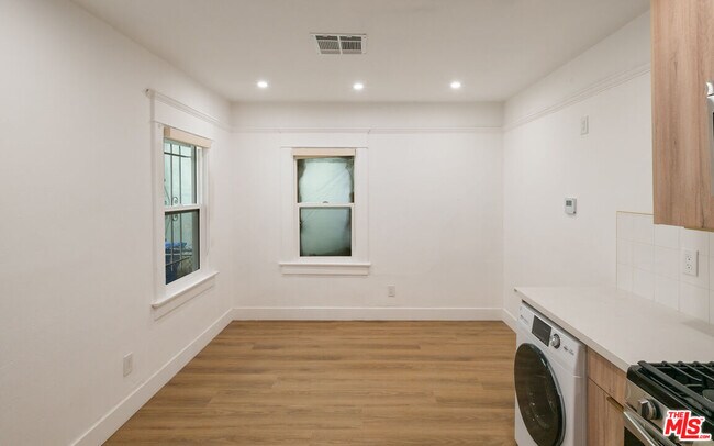 Photo - 5729 Carlton Way Unidad 1/4