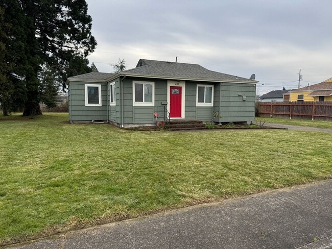 Building Photo - Updated 2 bedroom 1 bathroom house in Springfield!