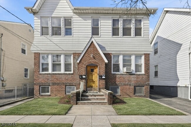 Building Photo - 265 N 17th St Unit 1L