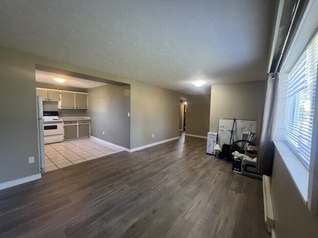 Photo - 649 Farquhar St