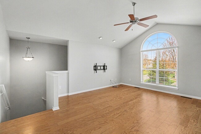 Photo - 30210 Chesapeake Cir