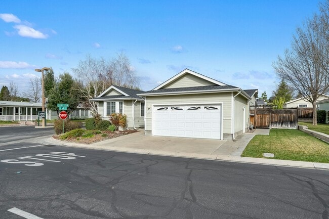 Photo - 351 Lark Dr
