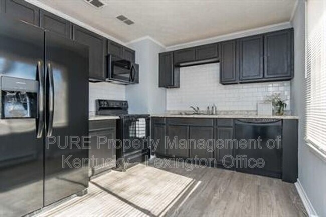 Photo - 304 Woodcross Pl