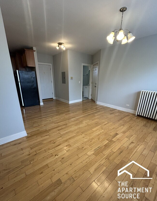 Photo - 4542 W George St Unit 2