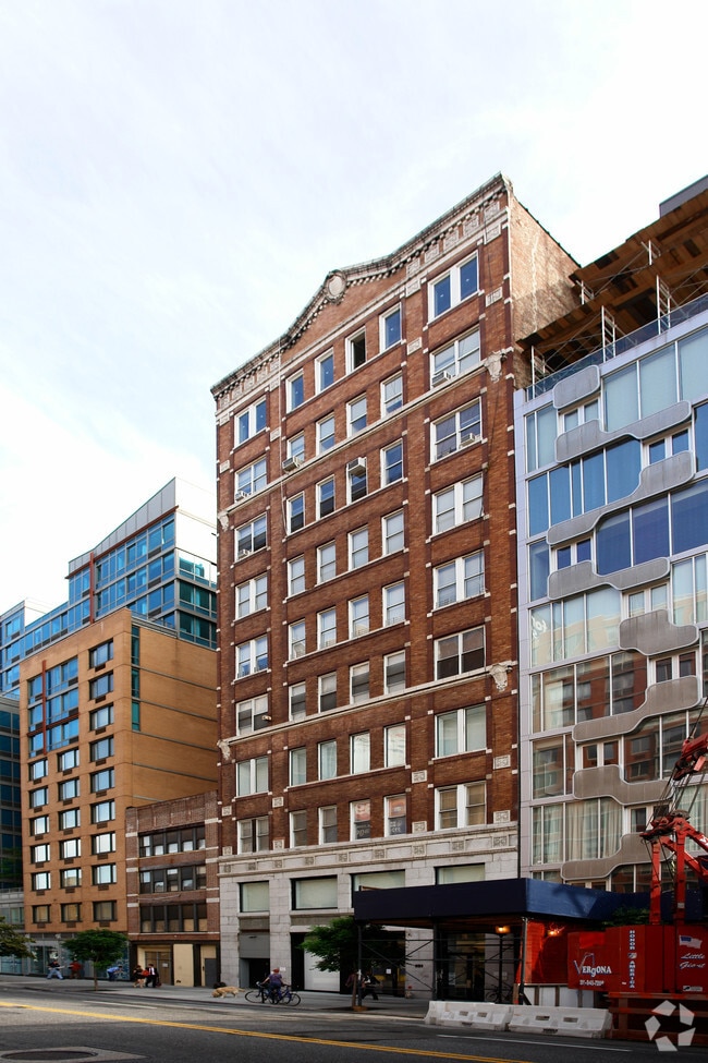 Photo - 521 W 23rd St