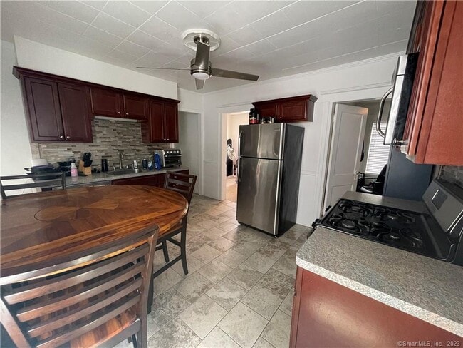 109 Churchill St Unidad 2nd Fl
