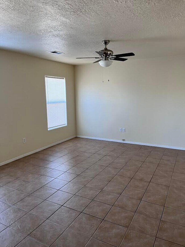 Photo - 5841 Sandoval Dr NE