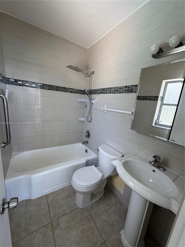 Photo - 10281 E Bay Harbor Dr Unit B3