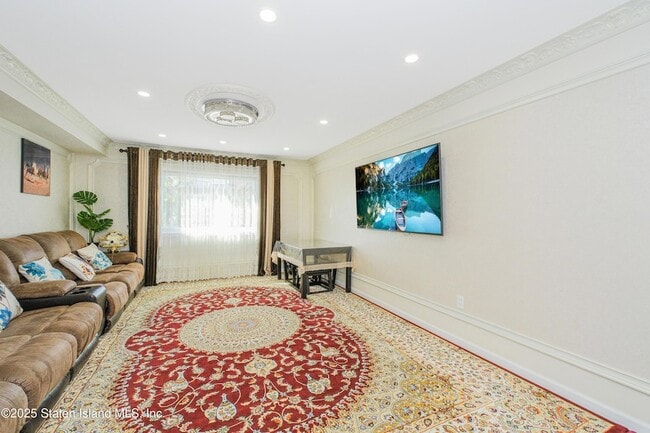 Photo - 453 Dongan Hills Ave