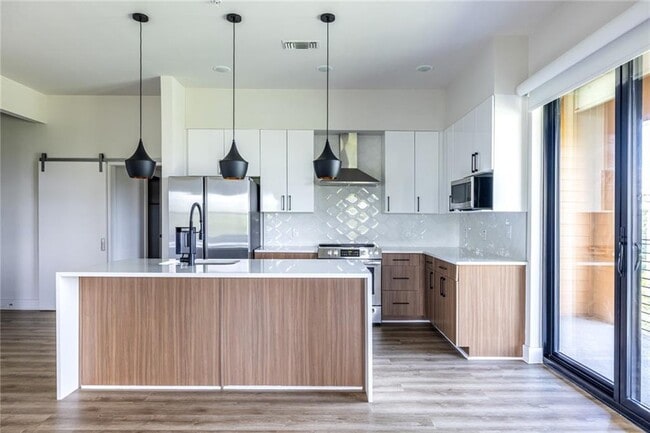 Photo - 112 Rogers St NE Unidad 506