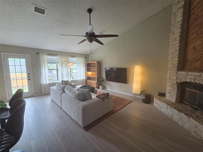 Photo - 1604 Kimmerling Ln