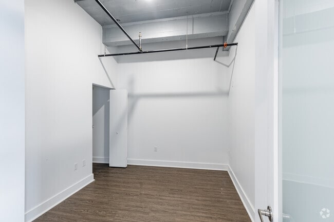 2BR, 1.5BA - 850SF - Bedroom