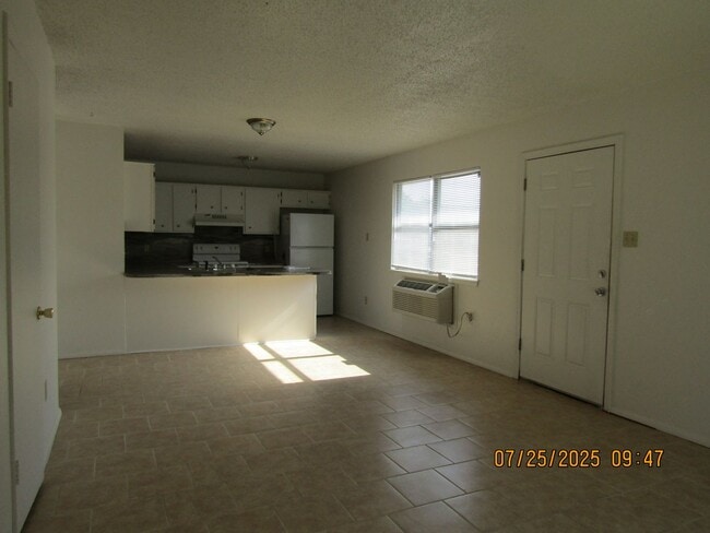 Photo - $100.00 off 1st full month's rent . Very n...