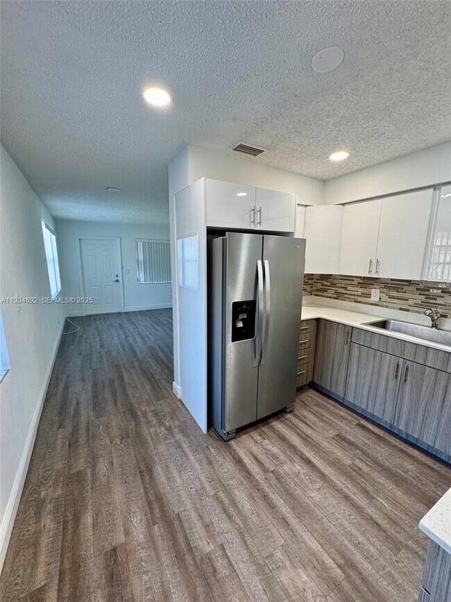 Photo - 100 SW 9th St Unidad B