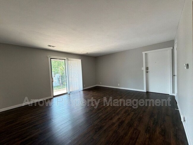 Photo - 440 Moffitt St Unit 2