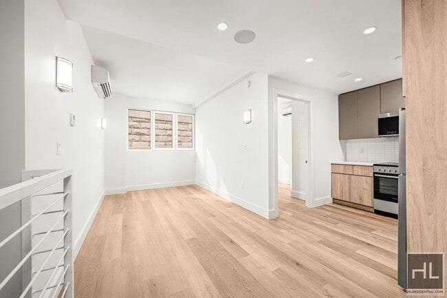 Building Photo - BRUCKNER BOULEVARD Rental