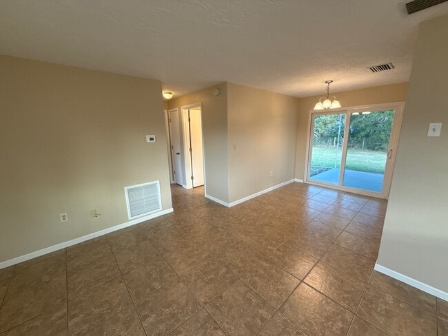 Photo - 41 S Monroe St