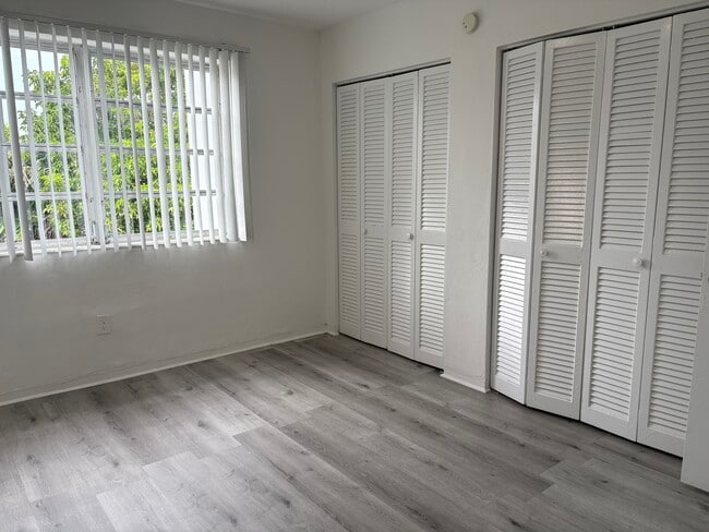 Dormitorio de 1 habitación - Palmetto Golf Club Apartments