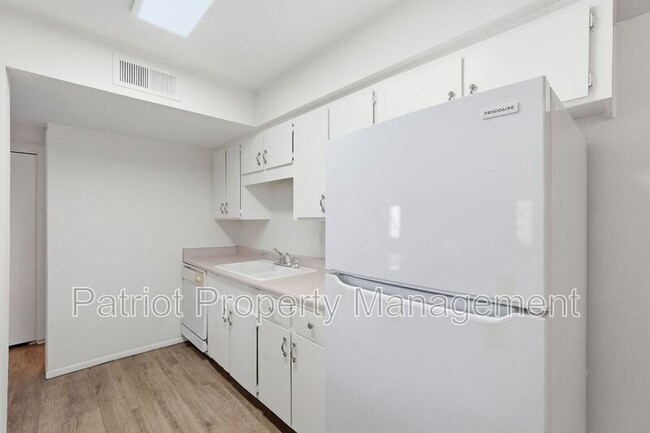 Building Photo - 1500 W Rio Salado Pkwy