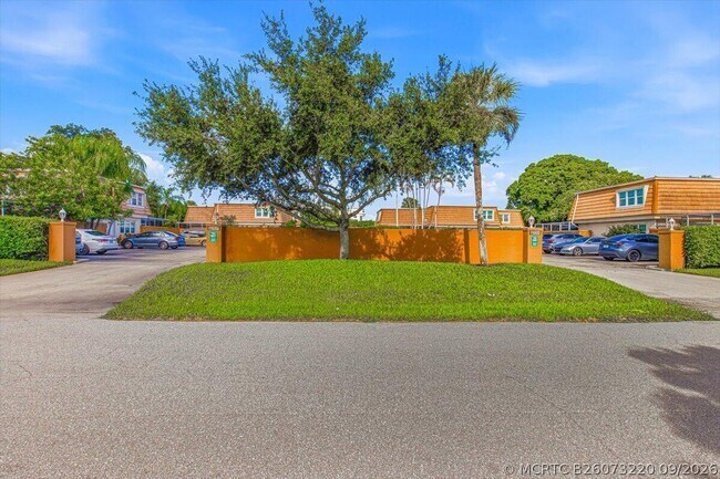 Photo - 11635 Ficus St