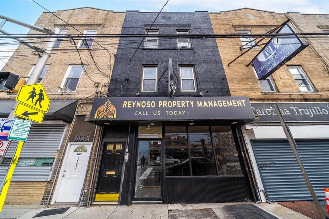Building Photo - 8222 John F. Kennedy Blvd Unit 3