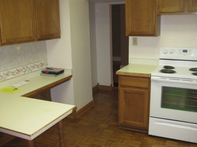 Building Photo - 3236 R St Rental