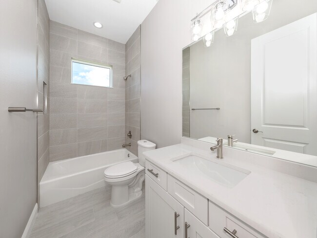 Photo - 1760 Lugano Cir