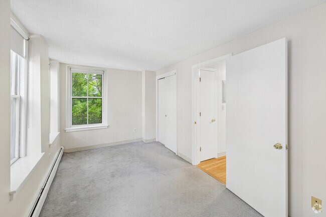 1BR, 1BA - 680SF - Bedroom