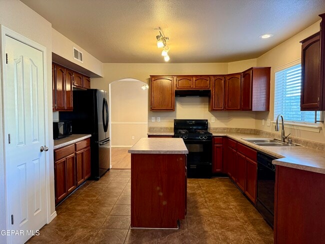 Photo - 1524 Bill Mueller Pl