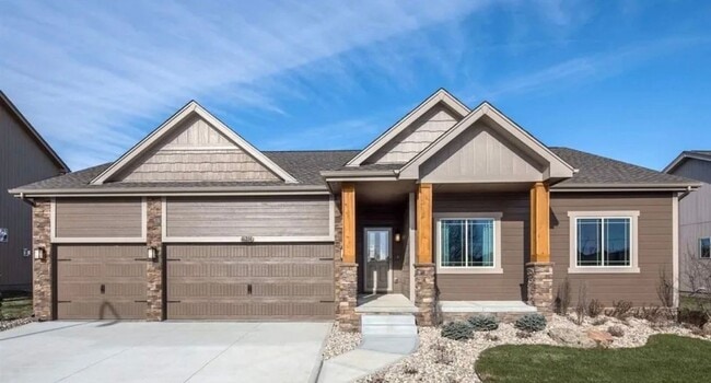 Building Photo - Beautiful 3 Bedroom Home! Coming Soon!