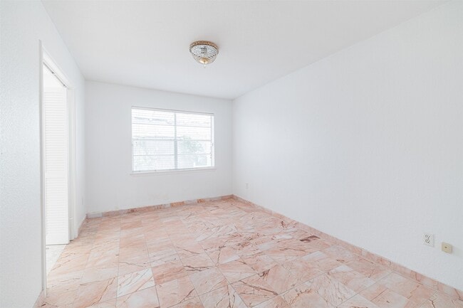 Photo - 13911 Locke Ln