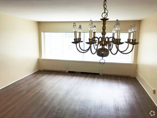 Building Photo - Gorgeous and Renovated One Bedroom Unit in... Rental