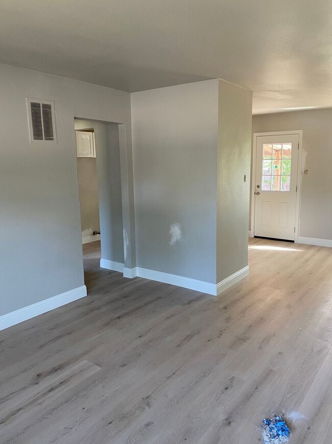 Photo - 807 Raleigh Cir