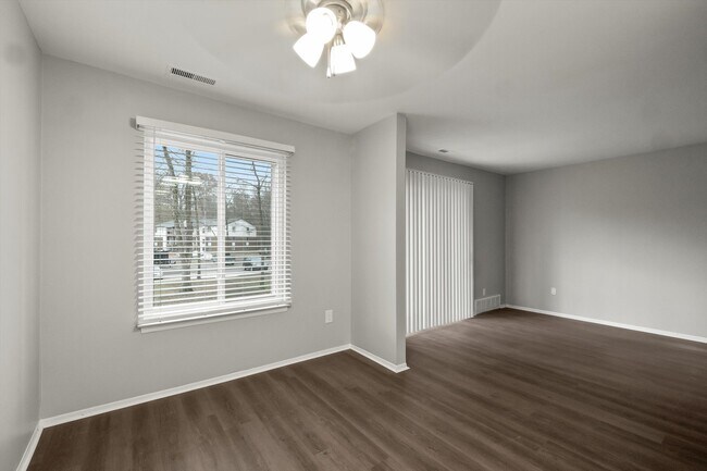 Photo - Newport Woods Apartments