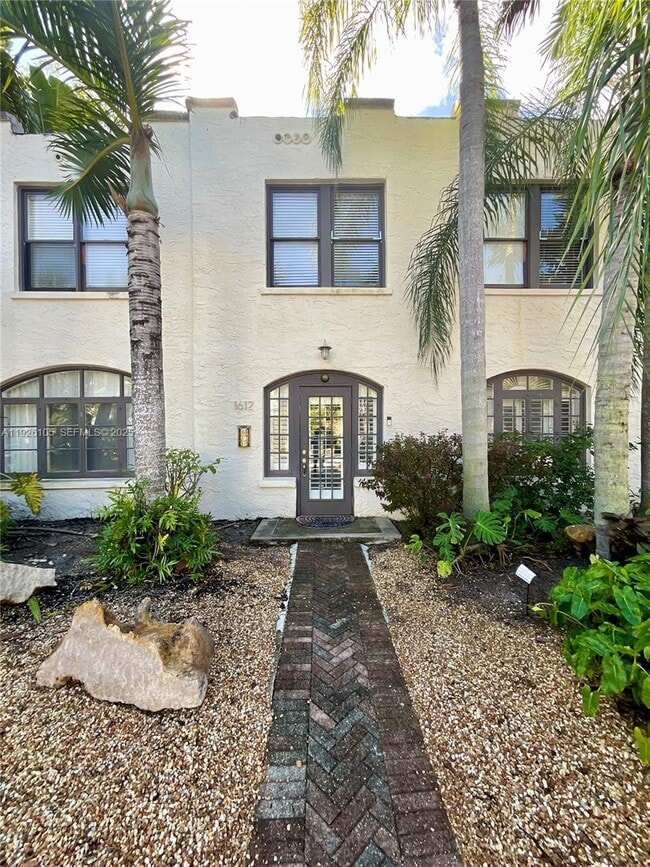 Building Photo - 1612 NE 2nd Ct Unit 1612