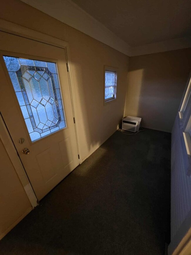 Photo - 1 Bedroom 1 Bathroom House For Rent *With ...