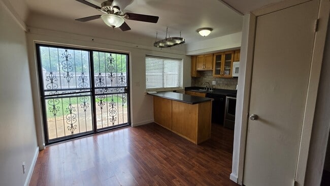 Photo - 1896 Poplar Woods Cir E Unidad #3