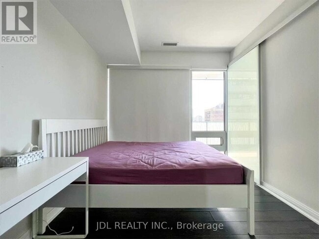 Photo - 42 Charles St E Unité 2002