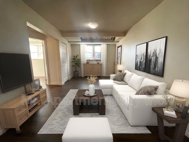 Building Photo - 2 Balsam Ave S