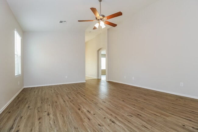 Photo - 1433 S 230th Dr