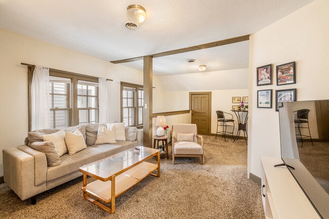 Photo - 2837 N Downer Ave Unit 2839